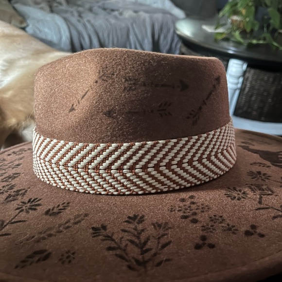 Custom drawn hat - Picture 3 of 3